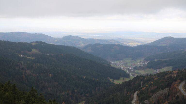 Dieses Bild zeigt eine Webcam-Aufnahme vom Achertal, aufgenommen am Dienstag, den 11.11.2025 um 09:20 Uhr. Die Temperatur betrug 5.3°C.