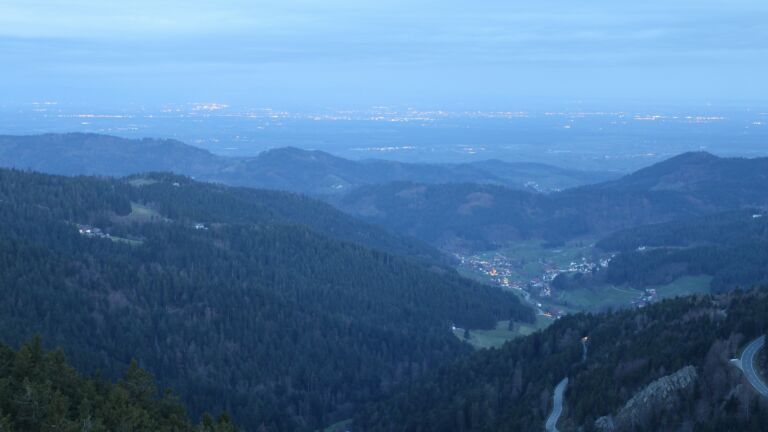 Dieses Bild zeigt eine Webcam-Aufnahme vom Achertal, aufgenommen am Montag, den 06.04.2026 um 06:30 Uhr. Die Temperatur betrug 3.9°C.