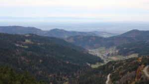 Dieses Bild zeigt eine Webcam-Aufnahme vom Achertal, aufgenommen am Freitag, den 31.10.2025 um 16:40 Uhr. Die Temperatur betrug 10.4°C.