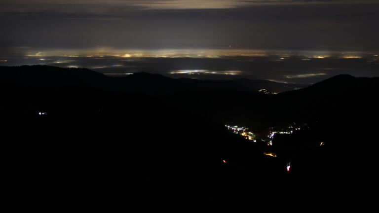 Dieses Bild zeigt eine Webcam-Aufnahme vom Achertal, aufgenommen am Sonntag, den 21.12.2025 um 02:30 Uhr. Die Temperatur betrug 8.1°C.