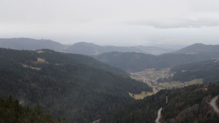 Dieses Bild zeigt eine Webcam-Aufnahme vom Achertal, aufgenommen am Freitag, den 13.02.2026 um 16:50 Uhr. Die Temperatur betrug 2.7°C.