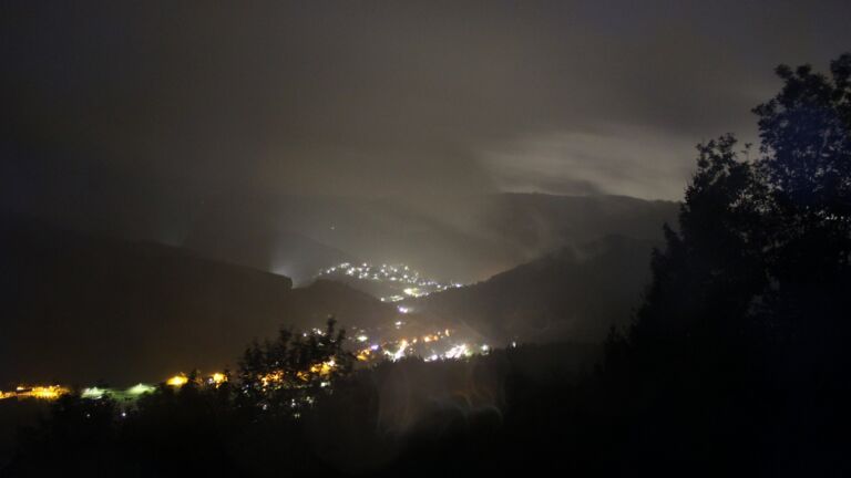 Dieses Bild zeigt eine Webcam-Aufnahme vom Achertal, aufgenommen am Sonntag, den 11.10.2026 um 02:00 Uhr. Die Temperatur betrug 6.9°C.