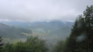 Dieses Bild zeigt eine Webcam-Aufnahme vom Achertal, aufgenommen am Dienstag, den 09.06.2026 um 12:10 Uhr. Die Temperatur betrug 10.6°C.