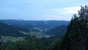 Dieses Bild zeigt eine Webcam-Aufnahme vom Achertal, aufgenommen am Mittwoch, den 22.07.2026 um 21:40 Uhr. Die Temperatur betrug 18.1°C.