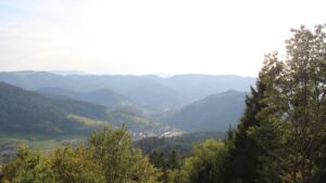 Dieses Bild zeigt eine Webcam-Aufnahme vom Achertal, aufgenommen am Mittwoch, den 30.09.2026 um 17:10 Uhr. Die Temperatur betrug 28.6°C.