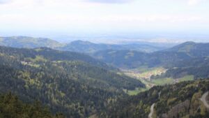 Dieses Bild zeigt eine Webcam-Aufnahme vom Achertal, aufgenommen am Dienstag, den 21.04.2026 um 13:40 Uhr. Die Temperatur betrug 5.4°C.