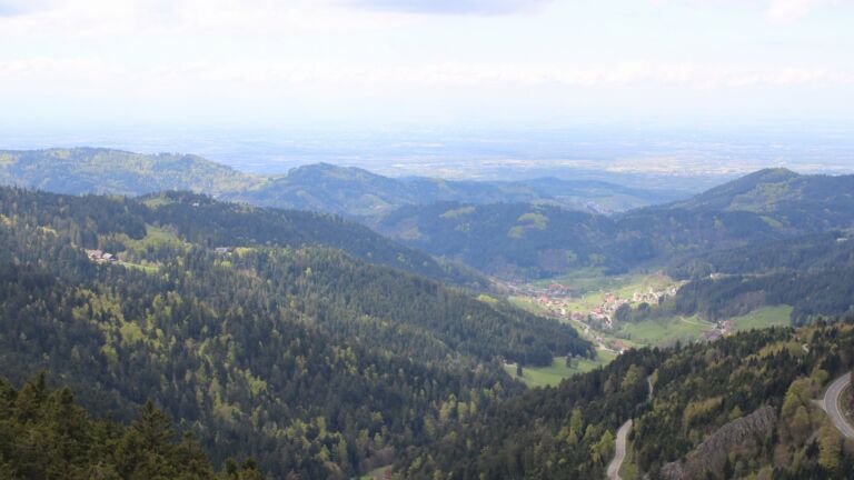 Dieses Bild zeigt eine Webcam-Aufnahme vom Achertal, aufgenommen am Dienstag, den 21.04.2026 um 13:40 Uhr. Die Temperatur betrug 5.4°C.