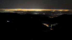 Dieses Bild zeigt eine Webcam-Aufnahme vom Achertal, aufgenommen am Sonntag, den 23.11.2025 um 00:30 Uhr. Die Temperatur betrug -4.4°C.