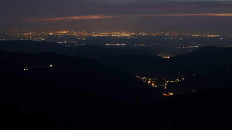 Dieses Bild zeigt eine Webcam-Aufnahme vom Achertal, aufgenommen am Dienstag, den 24.03.2026 um 19:40 Uhr. Die Temperatur betrug 7.1°C.