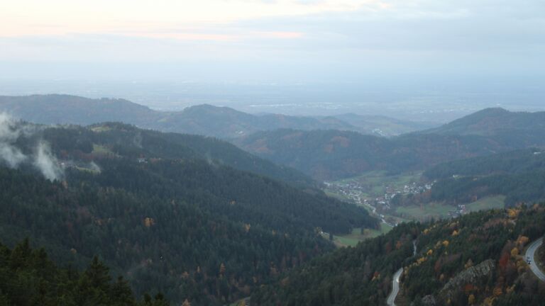 Dieses Bild zeigt eine Webcam-Aufnahme vom Achertal, aufgenommen am Montag, den 03.11.2025 um 07:20 Uhr. Die Temperatur betrug 2.6°C.