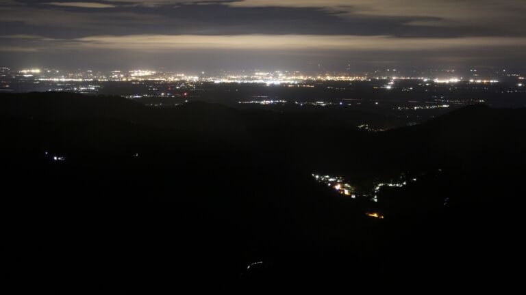 Dieses Bild zeigt eine Webcam-Aufnahme vom Achertal, aufgenommen am Mittwoch, den 03.09.2025 um 01:30 Uhr. Die Temperatur betrug 11°C.