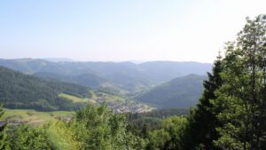 Dieses Bild zeigt eine Webcam-Aufnahme vom Achertal, aufgenommen am Montag, den 25.05.2026 um 18:00 Uhr. Die Temperatur betrug 32.4°C.