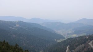 Dieses Bild zeigt eine Webcam-Aufnahme vom Achertal, aufgenommen am Montag, den 23.03.2026 um 10:30 Uhr. Die Temperatur betrug 6.8°C.