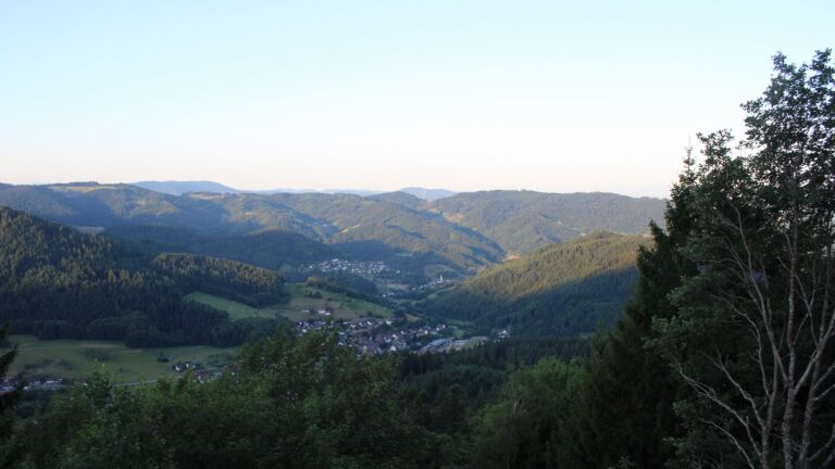 Dieses Bild zeigt eine Webcam-Aufnahme vom Achertal, aufgenommen am Samstag, den 25.07.2026 um 06:50 Uhr. Die Temperatur betrug 19.6°C.