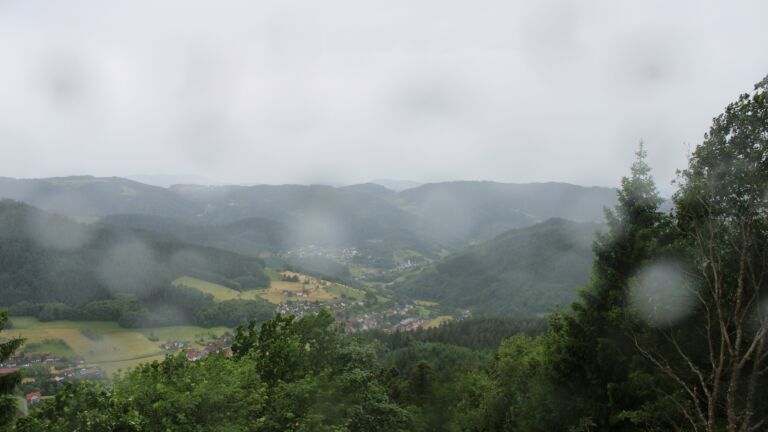 Dieses Bild zeigt eine Webcam-Aufnahme vom Achertal, aufgenommen am Donnerstag, den 04.06.2026 um 15:40 Uhr. Die Temperatur betrug 11°C.