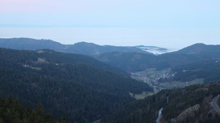 Dieses Bild zeigt eine Webcam-Aufnahme vom Achertal, aufgenommen am Donnerstag, den 26.02.2026 um 07:10 Uhr. Die Temperatur betrug 9.1°C.