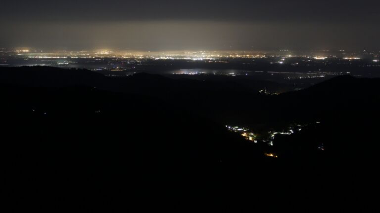 Dieses Bild zeigt eine Webcam-Aufnahme vom Achertal, aufgenommen am Mittwoch, den 30.04.2025 um 04:20 Uhr. Die Temperatur betrug 12.9°C.