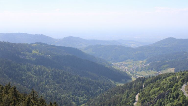 Dieses Bild zeigt eine Webcam-Aufnahme vom Achertal, aufgenommen am Donnerstag, den 15.05.2025 um 16:00 Uhr. Die Temperatur betrug 11.1°C.