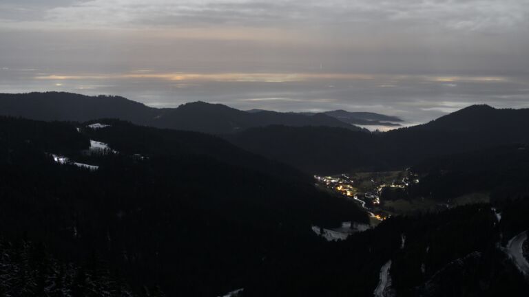 Dieses Bild zeigt eine Webcam-Aufnahme vom Achertal, aufgenommen am Samstag, den 31.01.2026 um 04:00 Uhr. Die Temperatur betrug 3.2°C.