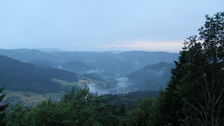 Dieses Bild zeigt eine Webcam-Aufnahme vom Achertal, aufgenommen am Sonntag, den 31.05.2026 um 21:20 Uhr. Die Temperatur betrug 14.7°C.