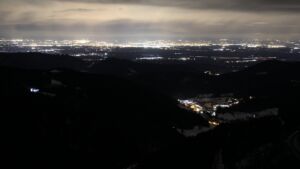 Dieses Bild zeigt eine Webcam-Aufnahme vom Achertal, aufgenommen am Dienstag, den 13.01.2026 um 05:30 Uhr. Die Temperatur betrug 3.4°C.