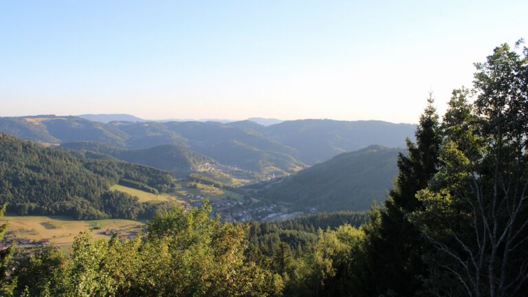 Dieses Bild zeigt eine Webcam-Aufnahme vom Achertal, aufgenommen am Donnerstag, den 13.08.2026 um 19:40 Uhr. Die Temperatur betrug 30.4°C.