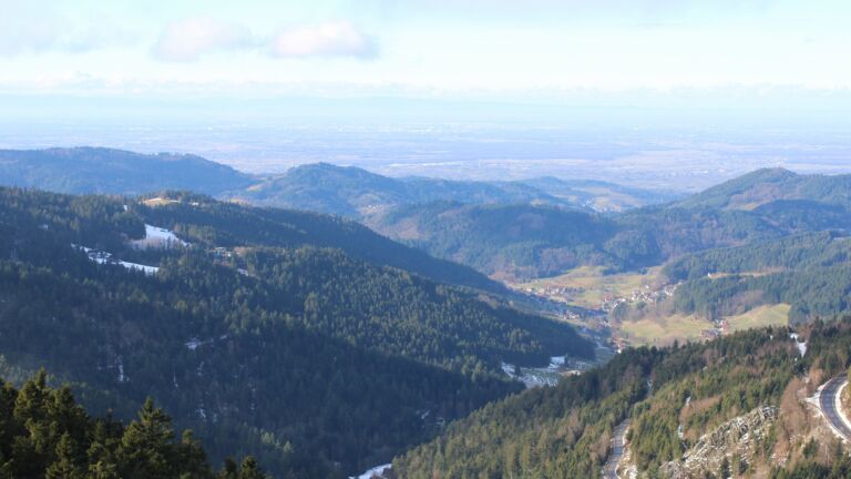 Dieses Bild zeigt eine Webcam-Aufnahme vom Achertal, aufgenommen am Donnerstag, den 15.01.2026 um 12:20 Uhr. Die Temperatur betrug 5.3°C.