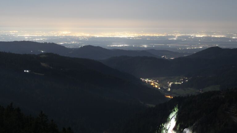 Dieses Bild zeigt eine Webcam-Aufnahme vom Achertal, aufgenommen am Donnerstag, den 05.03.2026 um 05:10 Uhr. Die Temperatur betrug 5.2°C.