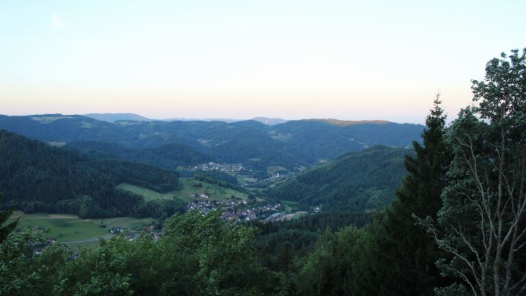 Dieses Bild zeigt eine Webcam-Aufnahme vom Achertal, aufgenommen am Sonntag, den 12.07.2026 um 06:00 Uhr. Die Temperatur betrug 19°C.