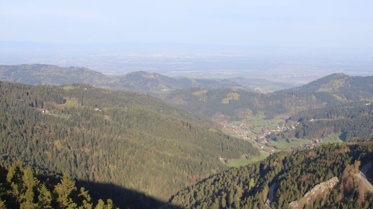 Dieses Bild zeigt eine Webcam-Aufnahme vom Achertal, aufgenommen am Freitag, den 17.04.2026 um 08:10 Uhr. Die Temperatur betrug 12.3°C.