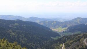 Dieses Bild zeigt eine Webcam-Aufnahme vom Achertal, aufgenommen am Montag, den 20.04.2026 um 14:50 Uhr. Die Temperatur betrug 7.3°C.