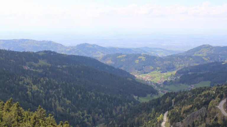 Dieses Bild zeigt eine Webcam-Aufnahme vom Achertal, aufgenommen am Montag, den 20.04.2026 um 14:50 Uhr. Die Temperatur betrug 7.3°C.