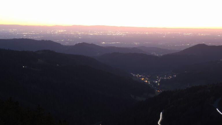 Dieses Bild zeigt eine Webcam-Aufnahme vom Achertal, aufgenommen am Mittwoch, den 08.04.2026 um 20:50 Uhr. Die Temperatur betrug 11.2°C.