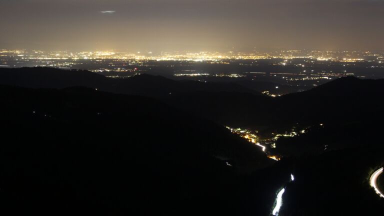 Dieses Bild zeigt eine Webcam-Aufnahme vom Achertal, aufgenommen am Samstag, den 20.09.2025 um 20:40 Uhr. Die Temperatur betrug 19.9°C.