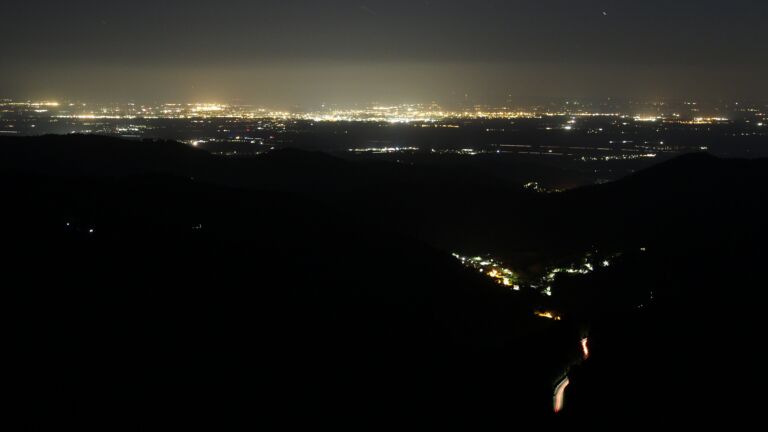 Dieses Bild zeigt eine Webcam-Aufnahme vom Achertal, aufgenommen am Mittwoch, den 25.06.2025 um 00:00 Uhr. Die Temperatur betrug 18°C.
