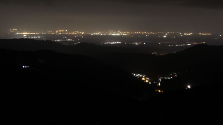 Dieses Bild zeigt eine Webcam-Aufnahme vom Achertal, aufgenommen am Donnerstag, den 15.01.2026 um 03:00 Uhr. Die Temperatur betrug 4.3°C.