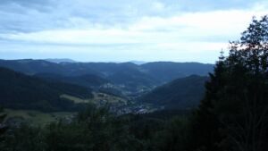 Dieses Bild zeigt eine Webcam-Aufnahme vom Achertal, aufgenommen am Montag, den 08.06.2026 um 21:40 Uhr. Die Temperatur betrug 15.8°C.