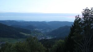 Dieses Bild zeigt eine Webcam-Aufnahme vom Achertal, aufgenommen am Donnerstag, den 24.09.2026 um 19:30 Uhr. Die Temperatur betrug 13.6°C.