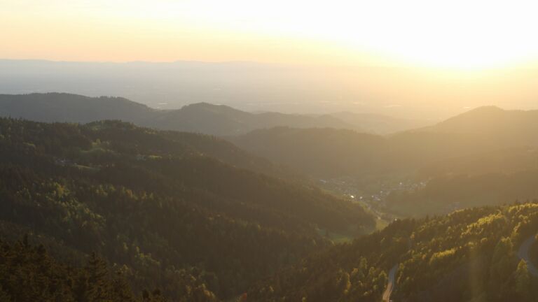 Dieses Bild zeigt eine Webcam-Aufnahme vom Achertal, aufgenommen am Sonntag, den 26.04.2026 um 20:10 Uhr. Die Temperatur betrug 11.2°C.