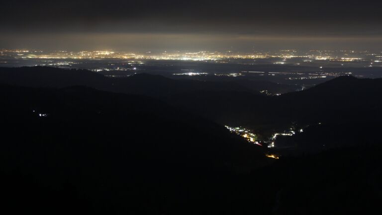 Dieses Bild zeigt eine Webcam-Aufnahme vom Achertal, aufgenommen am Mittwoch, den 15.10.2025 um 06:10 Uhr. Die Temperatur betrug 5.1°C.