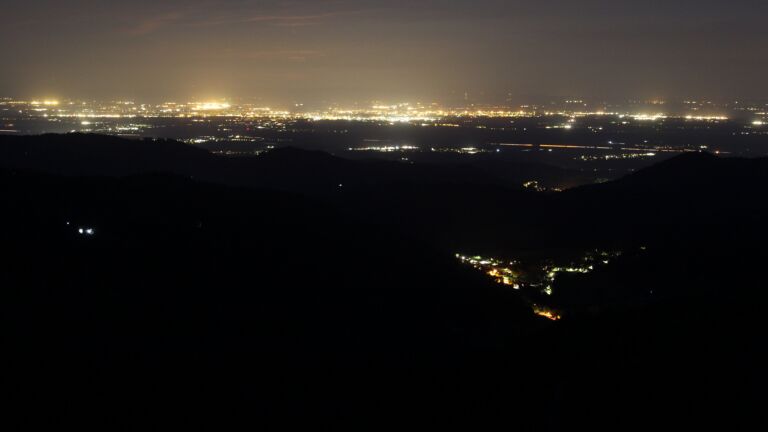 Dieses Bild zeigt eine Webcam-Aufnahme vom Achertal, aufgenommen am Dienstag, den 28.04.2026 um 04:50 Uhr. Die Temperatur betrug 9.6°C.