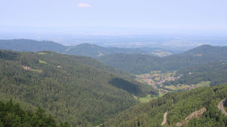 Dieses Bild zeigt eine Webcam-Aufnahme vom Achertal, aufgenommen am Montag, den 09.06.2025 um 09:10 Uhr. Die Temperatur betrug 11°C.