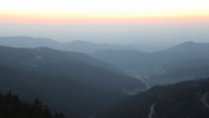 Dieses Bild zeigt eine Webcam-Aufnahme vom Achertal, aufgenommen am Mittwoch, den 04.03.2026 um 18:30 Uhr. Die Temperatur betrug 6.7°C.