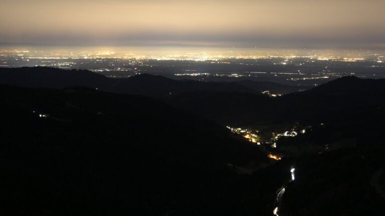 Dieses Bild zeigt eine Webcam-Aufnahme vom Achertal, aufgenommen am Freitag, den 03.10.2025 um 22:00 Uhr. Die Temperatur betrug 9.3°C.