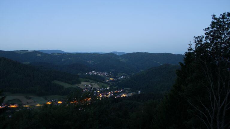Dieses Bild zeigt eine Webcam-Aufnahme vom Achertal, aufgenommen am Freitag, den 29.05.2026 um 04:40 Uhr. Die Temperatur betrug 17.6°C.
