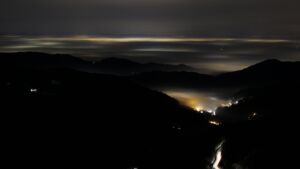 Dieses Bild zeigt eine Webcam-Aufnahme vom Achertal, aufgenommen am Samstag, den 17.01.2026 um 22:30 Uhr. Die Temperatur betrug 6.1°C.