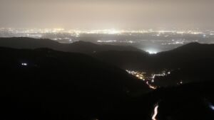 Dieses Bild zeigt eine Webcam-Aufnahme vom Achertal, aufgenommen am Freitag, den 14.11.2025 um 19:00 Uhr. Die Temperatur betrug 15.2°C.