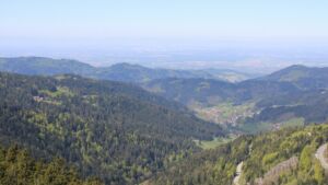 Dieses Bild zeigt eine Webcam-Aufnahme vom Achertal, aufgenommen am Sonntag, den 26.04.2026 um 12:00 Uhr. Die Temperatur betrug 14.4°C.