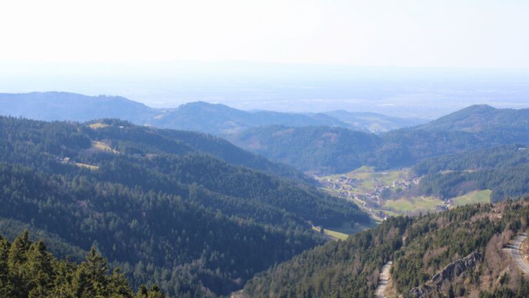 Dieses Bild zeigt eine Webcam-Aufnahme vom Achertal, aufgenommen am Freitag, den 27.02.2026 um 14:40 Uhr. Die Temperatur betrug 15.6°C.