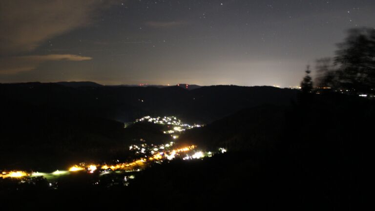 Dieses Bild zeigt eine Webcam-Aufnahme vom Achertal, aufgenommen am Mittwoch, den 07.10.2026 um 00:00 Uhr. Die Temperatur betrug 16.5°C.